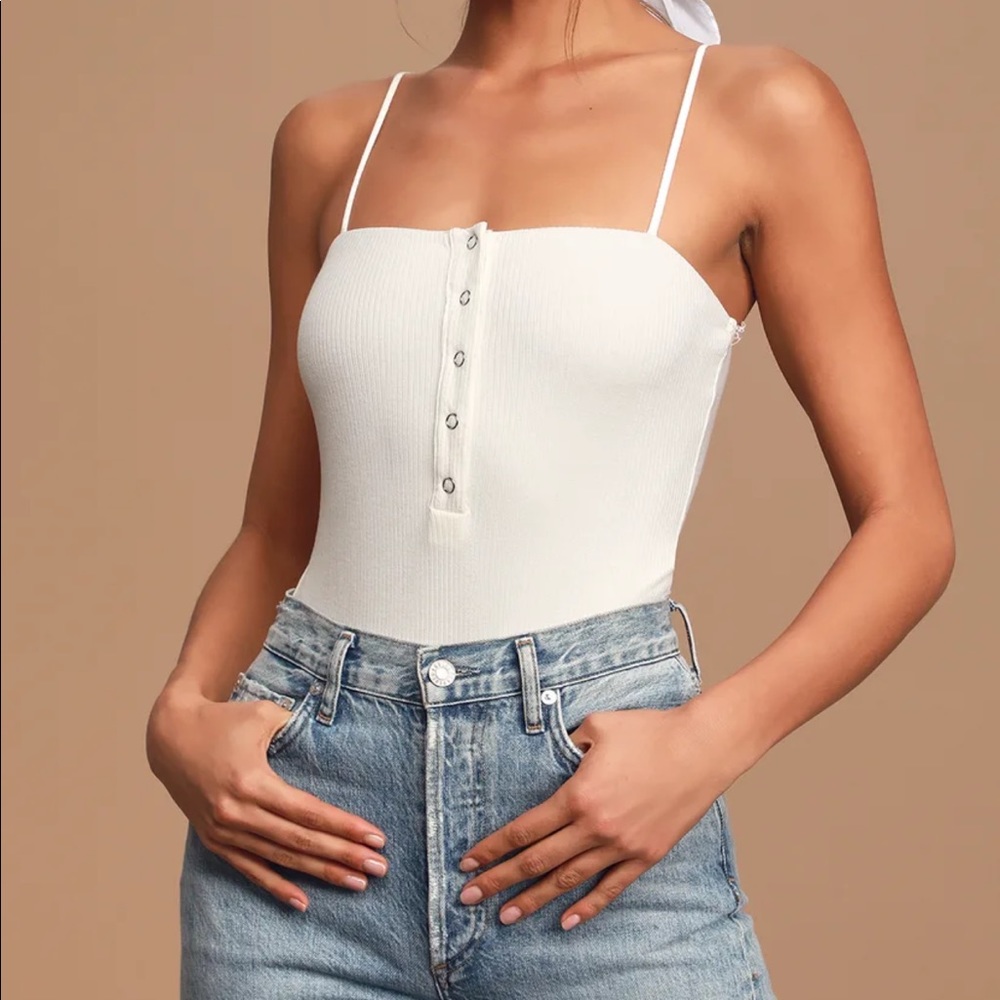 Lulu’s XS white bodysuit